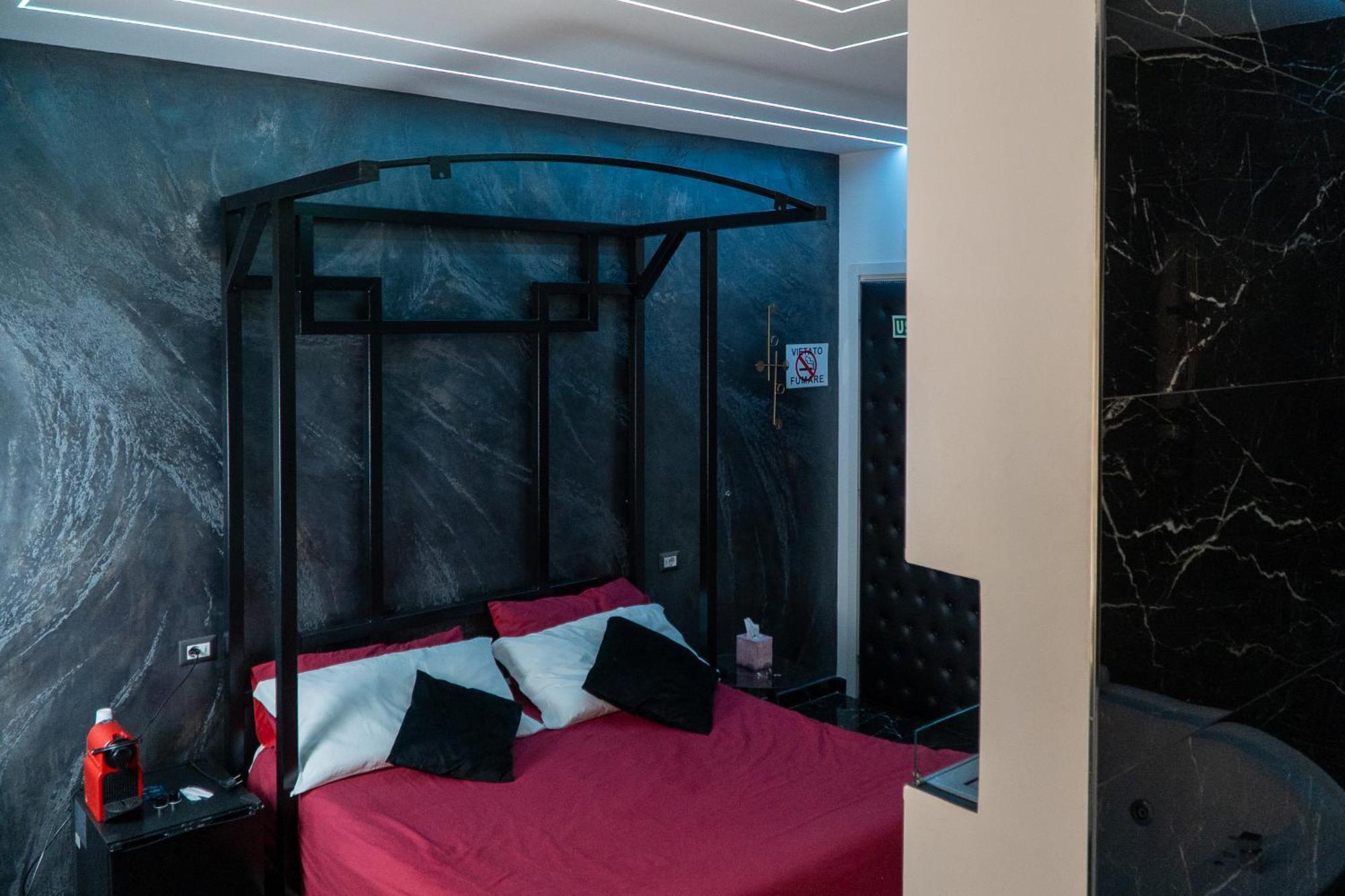 Suite Luxury Bdsm Рим Экстерьер фото